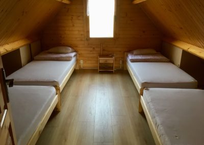 Sypialnia-piętro-4-łóżka